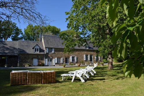Gîte du Rochelu : Maisons de vacances proche de Saint-Georges-de-Livoye
