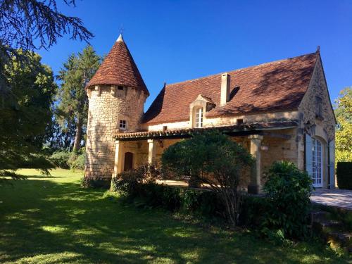 Le Petit Chateau - adults only property : Maisons de vacances proche de Manaurie