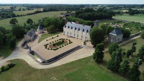 Le Château d'Hauterives : Maisons d'hotes proche de Louvigné