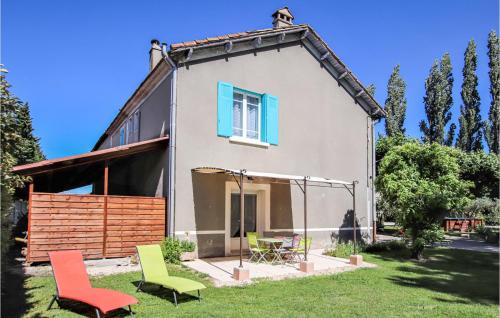 Awesome home in Verquires with 3 Bedrooms, WiFi and Outdoor swimming pool : Maisons de vacances proche de Verquières