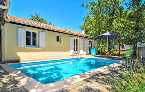Stunning home in St,Paul-Trois-Chteaux with 4 Bedrooms, WiFi and Outdoor swimming pool : Maisons de vacances proche de Clansayes