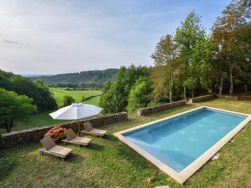 Mansion with garden lounge set private terrace sauna and gym near Belv s : Maisons de vacances proche de Larzac