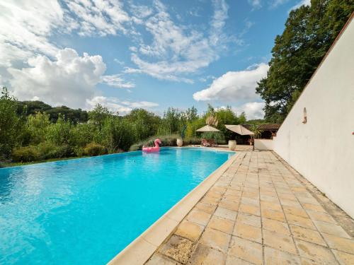Cosy house with spectacular views and private pool : Maisons de vacances proche de Saint-Nazaire-de-Valentane