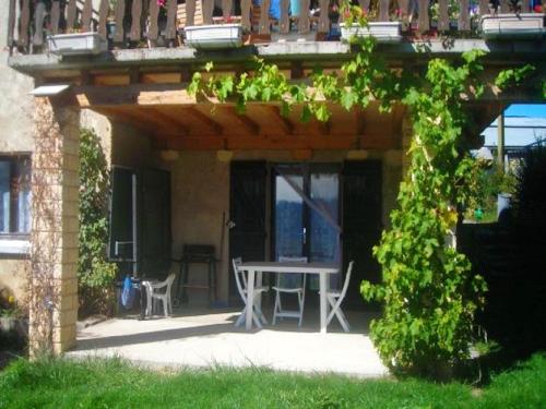 Appartement d'une chambre avec piscine partagee terrasse amenagee et wifi a Selonnet : Appartements proche de Bréziers