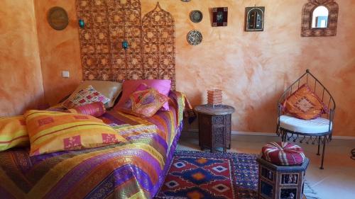 Room in Guest room - Moorish room located in the house of josepha : Maisons d'hotes proche de Tournissan