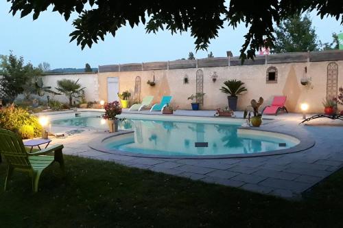 Maison de 2 chambres avec piscine partagee jardin clos et wifi a Duravel : Maisons de vacances proche de Lagardelle