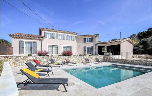 Nice home in St Thom with 7 Bedrooms, WiFi and Outdoor swimming pool : Maisons de vacances proche d'Aubignas