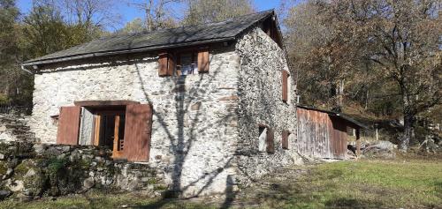 Grange ancienne aménagée : Maisons de vacances proche d'Orus
