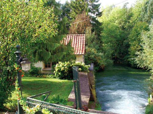 Ancient mill renovated with Garden : Maisons de vacances proche de Haravesnes