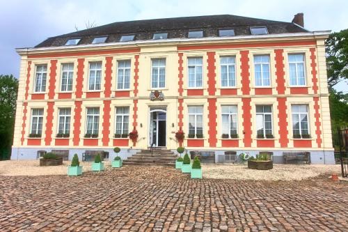 Chateau de Moulin le Comte : B&B / Chambres d'hotes proche de Bailleul-lès-Pernes