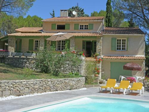 Lush Villa in Beaucaire with Swimming Pool : Villas proche de Jonquières-Saint-Vincent