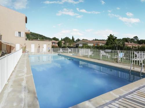 Classy Holiday Home with Swimming Pool BBQ Terrace Garden : Villas proche de Spéracèdes