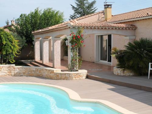 Beautiful modern villa with spacious pool within walking distance of the village : Villas proche de Laval-Pradel