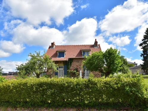 Unique Holiday Home in Saint Honor les Bains with Garden : Maisons de vacances proche de La Nocle-Maulaix
