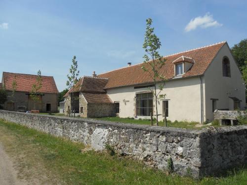 Beautiful farmhouse in Braize with private garden : Maisons de vacances proche de Verneuil