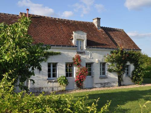 Snug Holiday Home in Chambourg Sur Indre with Pool : Maisons de vacances proche de Le Louroux