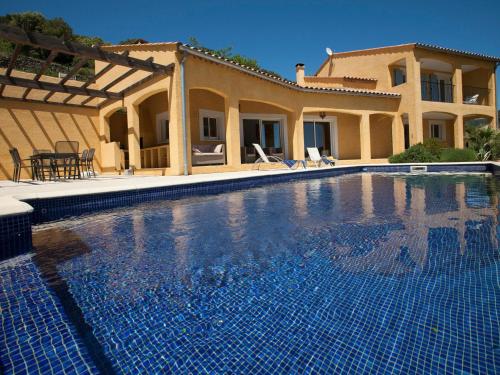 Adorable Villa with in Roquebrun Swimming Pool : Villas proche de Causses-et-Veyran