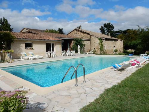 Nice holiday home with private swimming pool near Valence : Maisons de vacances proche de Montélier