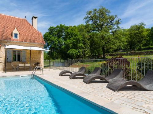 Gorgeous Holiday Home in Th mines with Private Swimming Pool : Maisons de vacances proche d'Albiac