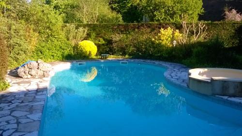 Maison de 2 chambres avec piscine privee jardin clos et wifi a Tremolat : Maisons de vacances proche de Pezuls