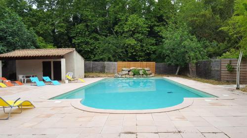 Maison de 4 chambres avec piscine partagee et wifi a Lagrasse : Maisons de vacances proche de Tournissan