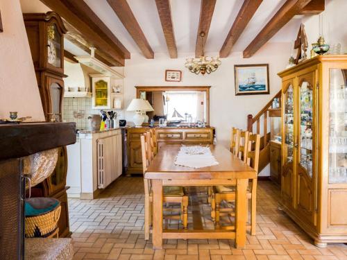 Beautiful house in Penestin in Brittany a 2 min walk from the sea : Maisons de vacances proche de Billiers