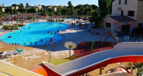 Bungalow de 2 chambres a Valras Plage a 200 m de la plage avec piscine partagee et terrasse : Maisons de vacances proche de Sérignan