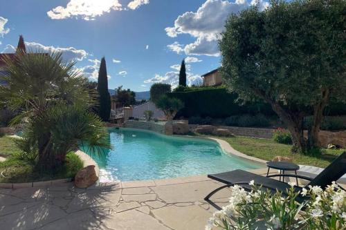 Villa des Oliviers avec piscine : Appartements proche de Thurins