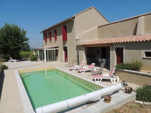 Cosy Holiday Home in Provence with Swimming Pool : Maisons de vacances proche de Rasteau