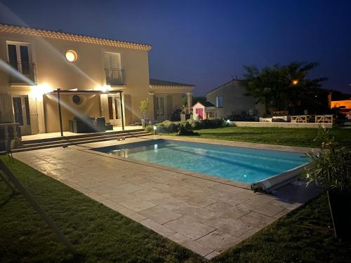 Villa avec piscine : Villas proche de Lirac