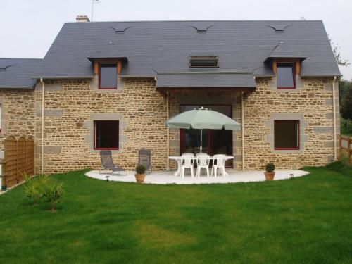 Modern Cottage in Normandy with Large Garden : Maisons de vacances proche de La Gohannière