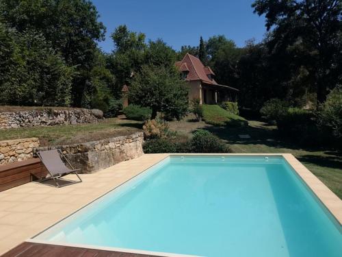 Dans la bastide de Domme - piscine chauffée, parking privé : Villas proche de Saint-Cybranet