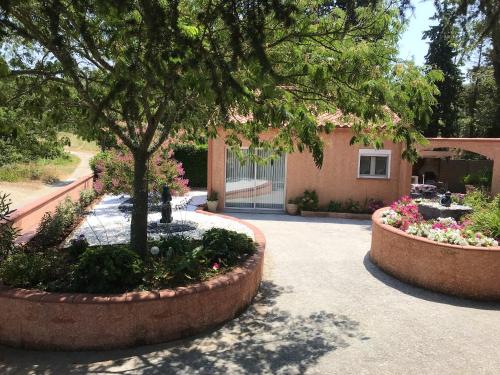Maison d'une chambre avec terrasse amenagee et wifi a Rodes : Maisons de vacances proche de Caramany