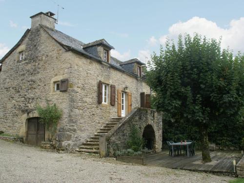 Rustic Holiday Home in Saint Geniez d Olt with a Garden : Maisons de vacances proche d'Aurelle-Verlac
