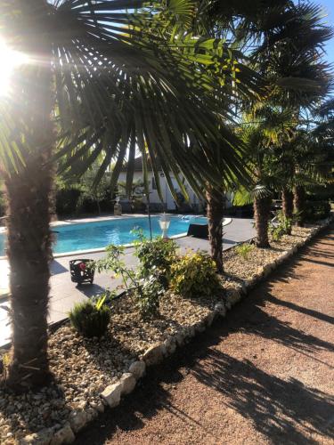Villa Bergerac avec Piscine : Maisons de vacances proche de Lembras
