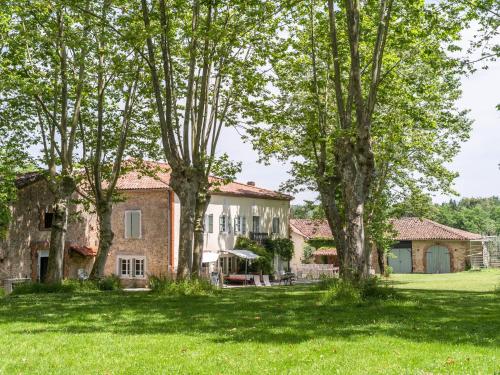 Picturesque Villa in Artigat with Private Terrace : Villas proche de Les Bordes-sur-Arize