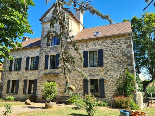 Chambres et table d'hôtes Le cèdre Aveyron : Maisons d'hotes proche d'Ambeyrac