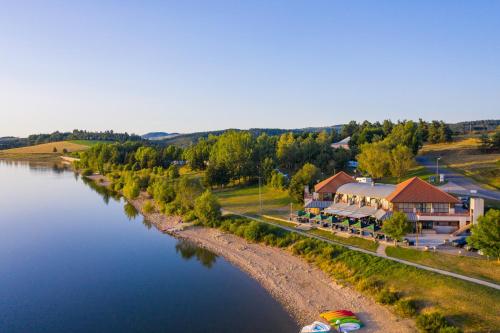 Les Lofts du Grand Lac de Lozère : Appart'hotels proche de Montbel