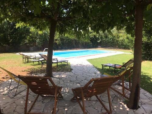 Le charme d'une maison de Maître, grande piscine. : Villas proche de Cébazan
