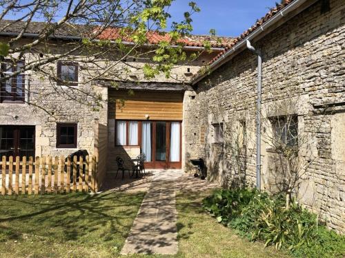 Blacksmiths Apartment in Blanzay - 1 bed : Appartements proche de Rom