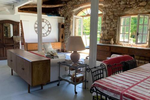 Gîte aménagé en loft dans la grange du Château : Maisons de vacances proche de Saint-Cierge-sous-le-Cheylard