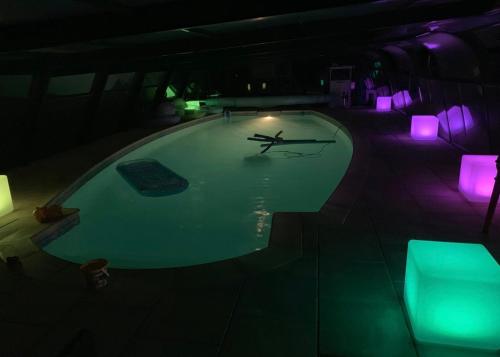 Studio spa privé accès piscine : Appartements proche de Le Trévoux