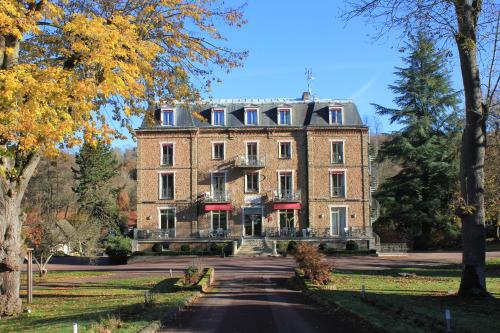 Logis le Manoir de Sauvegrain : Hotels proche de Châteaufort