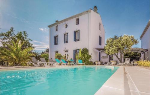 Awesome Home In Capendu With 8 Bedrooms, Wifi And Private Swimming Pool : Maisons de vacances proche de Blomac