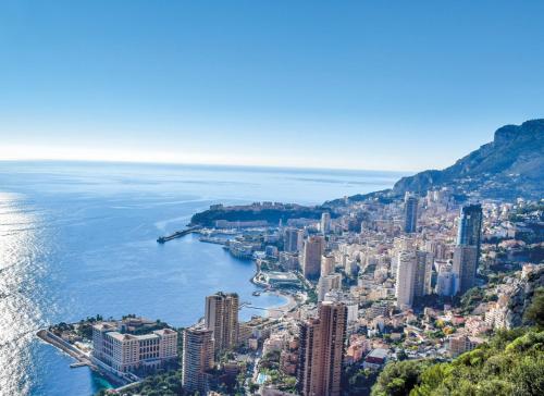 Monaco view, pool, garage, 100 m2 terrace : Appartements proche de Peille