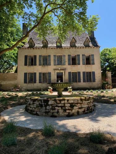 Chateau Mas de Pradie B&B Garden view room : B&B / Chambres d'hotes proche d'Ambeyrac