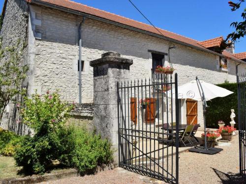 Gîte La Tour-Saint-Gelin, 2 pièces, 2 personnes - FR-1-381-24 : Maisons de vacances proche de Faye-la-Vineuse