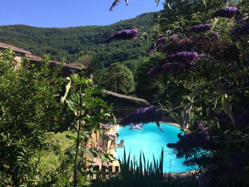 Gîte Tanagra : Maison avec piscine et vue exceptionnelle : Maisons de vacances proche de Calzan