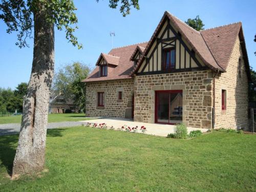 Gîte Juvigny-Val-d'Andaine, 5 pièces, 9 personnes - FR-1-497-115 : Maisons de vacances proche de Soucé