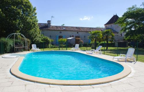 Maison de 5 chambres avec piscine privee jacuzzi et jardin clos a Thenac : Maisons de vacances proche de Saint-Jean-de-Duras